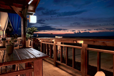 Custom backyard deck construction in Greenville, TX